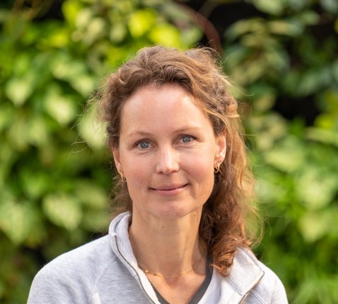 Fleur Schouten, Trainer Wandelcoach Opleiding en de Opleiding Leefstijlcoach enVitaliteitscoach Fleur Schouten, Trainer Wandelcoach Opleiding en de Opleiding Leefstijlcoach enVitaliteitscoach