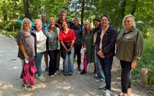 Hoe voer je een goed en verdiepend gesprek tijdens het wandelen?
